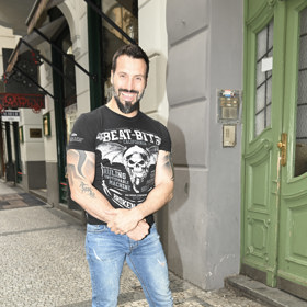 Zpěvák Václav Noid Bárta nám mezitím v rozhovoru prozradil, co nového se událo na jeho zahradě.