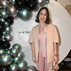 Alex Mynářová se zahalila do odstínů pudrově růžové.