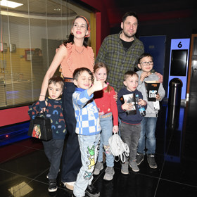 Michaela Tomešová a Martin Písařík jsou dlouholetí přátelé. Do kina společně vyvedli hned pět dětí.