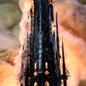 Francouze nejvíce zasáhl pád štíhlé prostřední věže která přežila obě světové války. 