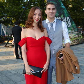 David Gránský s manželkou Nikolou ve velké večerní na premiéře muzikálu v Goja Music Hall.