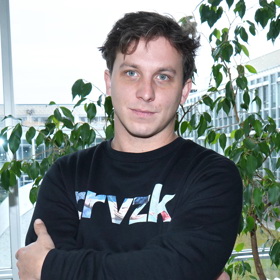 Přiznává, že před lety zkoušel štěstí v Německu, kde si kvůli tehdejší přítelkyni sehnal brigádu.