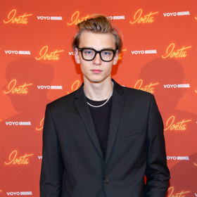 Herec a zpěvák Tomas Sean Pšenička je bratrem Davida Gránského.