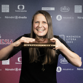 Spisovatelka Jana Šrámková letos získala cenu Magnesia Litera za nejlepší knihu pro děti a mládež.
