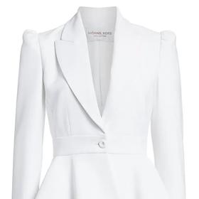 Bez dalších triků. Originálně tvarované sako střihu zvaného peplum. Michael Kors, 9 990 Kč