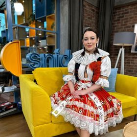 Moderátorka pochází ze Slovácka a součástí její identity je také tradiční kroj.