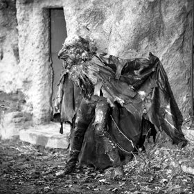 Dravčí a nelidské pohyby monstra z pohádky Panna a netvor jsou dílem tanečníka Vlastimila Harapese.