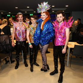 Ano, kalhoty podle všeho nechala doma.