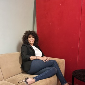 Teď je Belinda v Praze a připravuje se na svoji show, která má vzdát hold pěvecké legendě Whitney Houston.