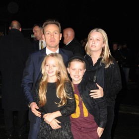 Jason Donovan se v roce 2008 oženil s Angelou Malloch a spolu vychovávají tři děti - Jemmu, Zaca a Molly. Nejmladší dceru ovšem médiím moc neukazují.