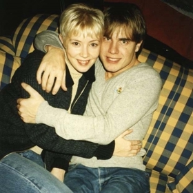 Gary Barlow se v roce 2000 oženil s Dawn Andrews, která doprovázela Take That jako tanečnice.
