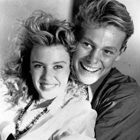Kylie Minogue a Jason Donovan v roce 1988, kdy jejich hit Especially For You vévodil hitparádám. Dvojice tehdy spolu tajně randila.