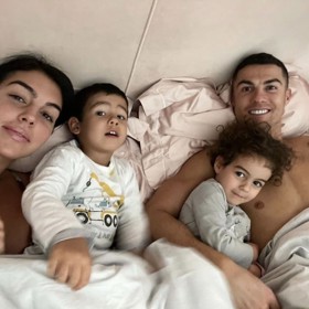 Však má také Cristiano Ronaldo koho živit. Je hrdým tátou hned pěti dětí.