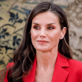 Za své šediny, které jí pomalu rostou i nad čelem, se Letizia nestydí. Zato se stala trnem v oku svým kritikům.