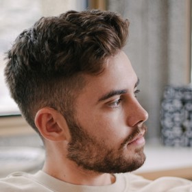 VZTAH KE LŽI: Blíženci lhaní nesnáší. Neumí lhát a nesnaží se o to. Stačilo jim, že vždy byli ze lži usvědčeni. Muselo by jít opravdu do tuhého, aby zalhali svým blízkým.