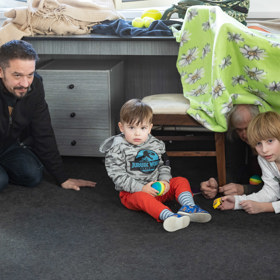 ...ale také to, jak celou věc přijmou jejich děti.