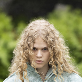 Přírodní kudrlinky bez větší úpravy.