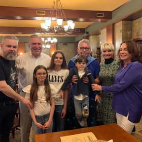 Lotti Töpfer pochází z velké rodiny, ve které se mísí láska k jídlu s láskou k umění.