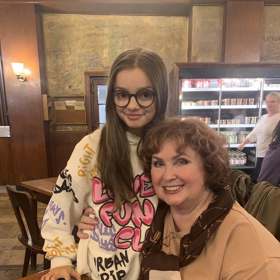 Lotti Töpfer pózuje s Naďou Konvalinkovou.