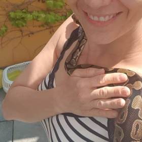 Tereza Kostková prý miluje, když se po ní Darthička plazí.