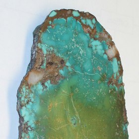 Tyrkys - světle modrý kámen s hnědými a černými pruhy, symbolizuje přátelství a ochranu.