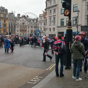 Tereza Abazid z magazínu Extra.cz povyprávěla, jak to vypadalo v Londýně při korunovaci Karla III. 