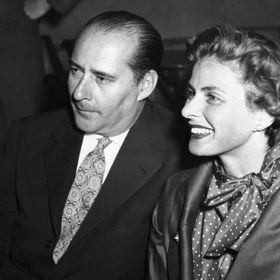 Ingrid Bergman známe všichni z Casablancy (1942). Když se švédská hvězda zamilovala do italského režiséra Roberta Rosselliniho, byla v té době již vdaná. Jejich vztah tak pobouřil spoustu lidí. Rossellini byl navíc považován za "nacistického kolaboranta závislého na kokainu".