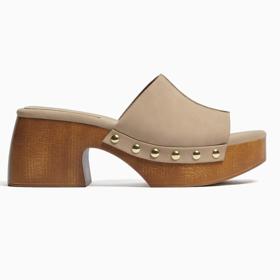 Pantoflíčky s otevřenou špičkou. Bershka, 799 Kč