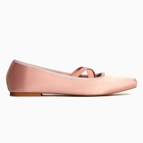 Jako baletka. Bershka, 699 Kč