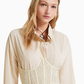 Ukažte ho. Prádlové prvky jsou součástí vrchních vrstev našich outfitů. Korzetový pásek Bershka, 549 Kč