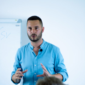 Kouč Jakub Škorpil byl ještě před osmi lety stydlivý a ženu nedokázal sám oslovit.