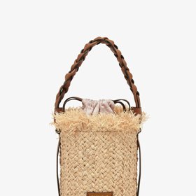 Podobný tvar, odlišný styl. Rozverná kabelka s roztřepenými okraji Coccinelle, 6 530 Kč.