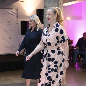 Šaty, které Linda ráda nosí, musejí mít delší rukávy a sahat minimálně po kolena.