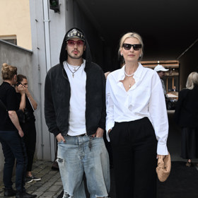 Syn topmodelky Daniely Peštové, Yannick, vynesl baggy jeans a bílé tričko s mikinou dokonce na módní přehlídku.