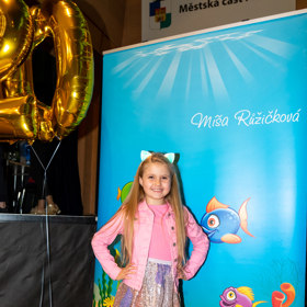 Dětská hvězda seriálu ZOO Adélka Hesová.