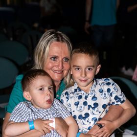 Mladší vnuk Čestmír zdědil jméno po tatínkovi, ale také po dědečkovi, zesnulém herci Čestmíru Řandovi ml. (†60). Protože i jeho otec se jmenoval Čestmír, chlapeček je tedy čtvrtým nositelem tohoto jména v rodové linii. Druhý vnouček Reginy Řandové se jmenuje Matěj a do rodiny jej hereččin syn vyženil.