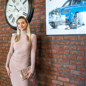 Playmate Báru Mottlovou jsme zastihli na vernisáži obrazů Matyáše Bryndy.