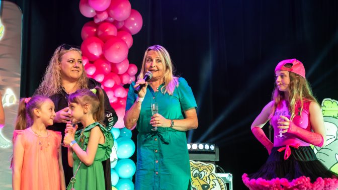 Galerie: Herečka Regina Řandová (55) prozradila vlasový trik maskérek ...