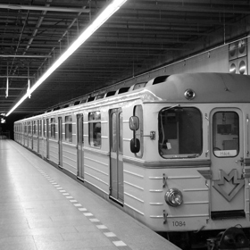 Provoz pražského metra začal až v roce 1974 těmito ruskými soupravami Ečs. Měly jen tři vozy.