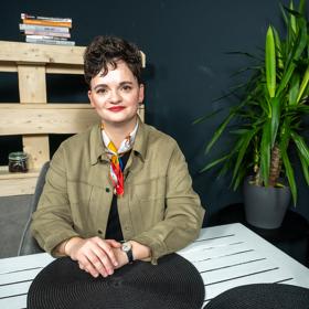 Marketingová specialistka Karolína Kachyňová je dcerou herečky Aleny Mihulové a režiséra Karla Kachyni.