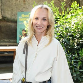 Také herečka Jana Plodková nedávno vynesla bílou košili. Ta její zase vyniká extravagantními rukávy.