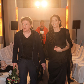 Čerstvě sezdaný a ostře sledovaný pár Petr Kolečko a Aneta Vignerová si nenechal ujít májovou módní přehlídku Tatiany Kovaříkové.