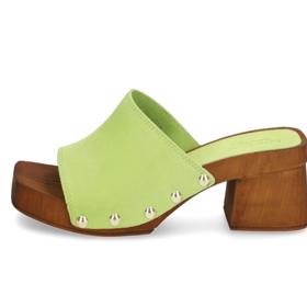 Zaujmou i v limetkově nápadném odstínu zelené. Humanic, 1 599 Kč