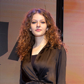 V pražském Divadle Broadway bude kudrnatá kráska působit poprvé.