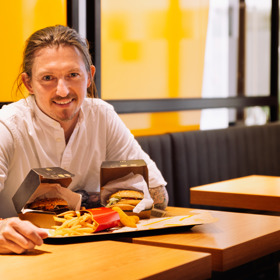 Přemek Forejt v rozhovoru pro Lifee.cz říká, že je odmalička okurkový. Miluje kyselé i fermentované okurky, také má rád malé nakládačky cornichons.