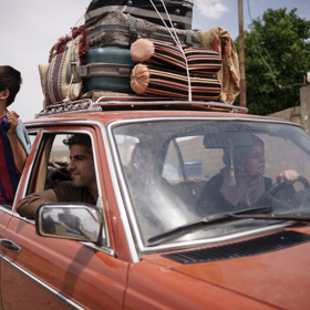 Messi z Bagdádu: Hamoudimu je 11 let a jako každé jiné dítě, i on má své sny. Jenže žije v Bagdádu a všude kolem zuří válka. Jednou se náhodou octne uprostřed přestřelky a přijde o nohu. Rozplynou se jeho sny o fotbale, Barceloně, Realu Madrid a o tom, že se stane dalším Lionelem Messim?