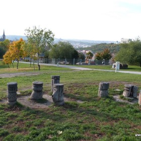 Dětské hřiště Parukářka se nachází v Praze na Žižkově. 