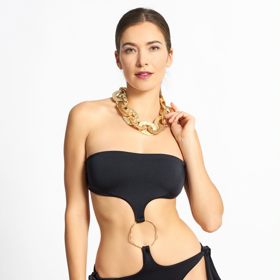 Plavky Terezie Trusinové nafotila i Andrea Bezděková. Model Barcelona Black, cena 1 999 Kč. (Kampaň fotila Lucie Desmond)