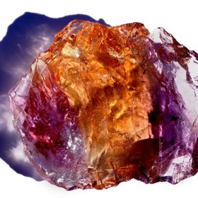 Ametrín - křišťál s fialovými a žlutými pruhy.