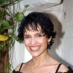 V roce 2002 nosila Lucie Bílá krátké vlasy.